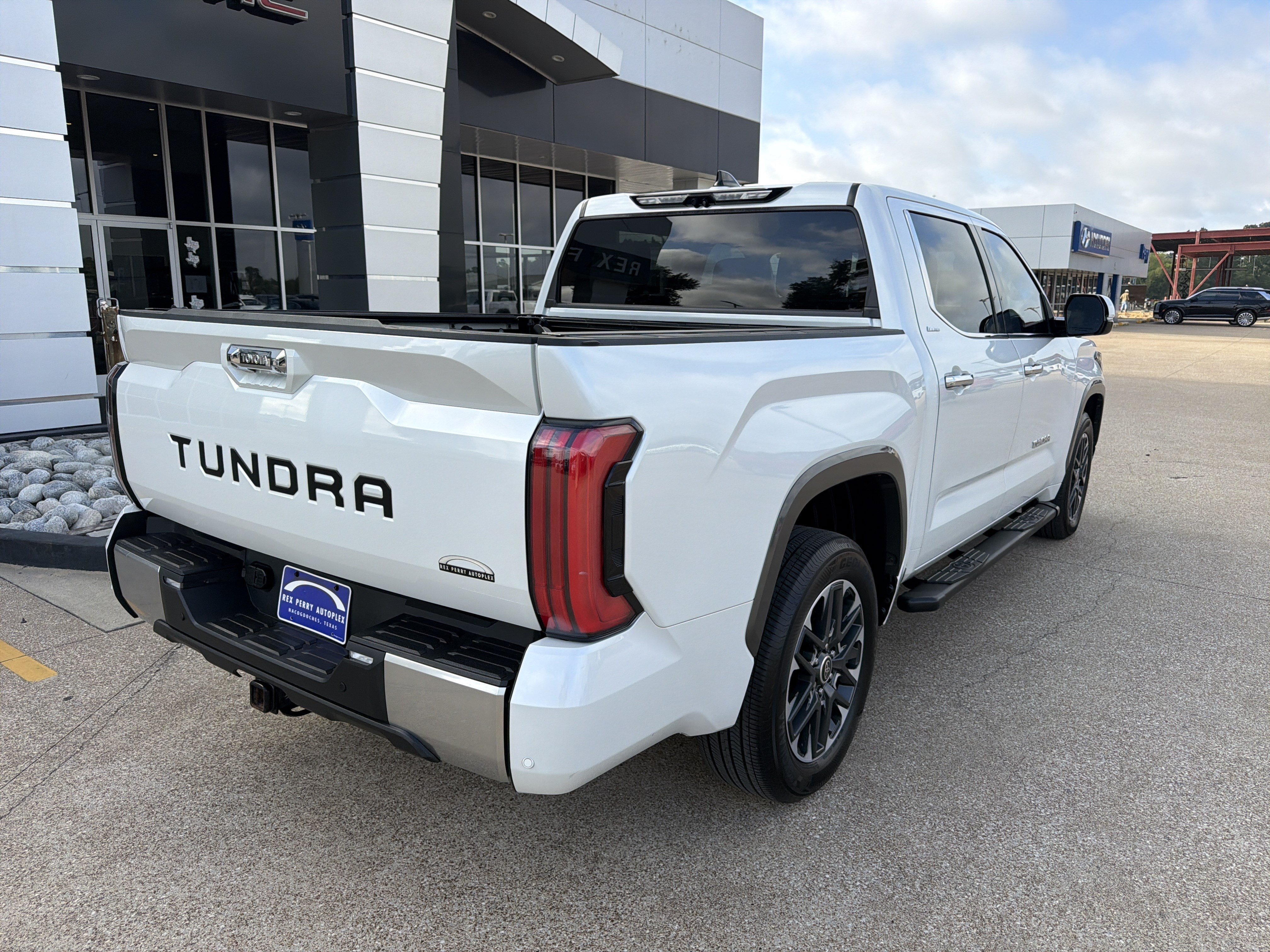 Used 2022 Toyota Tundra Limited RWD image 3