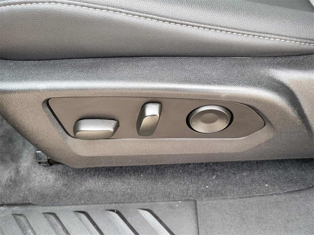 Used 2023 Chevrolet Colorado LT w/ LT Convenience Package III image 17