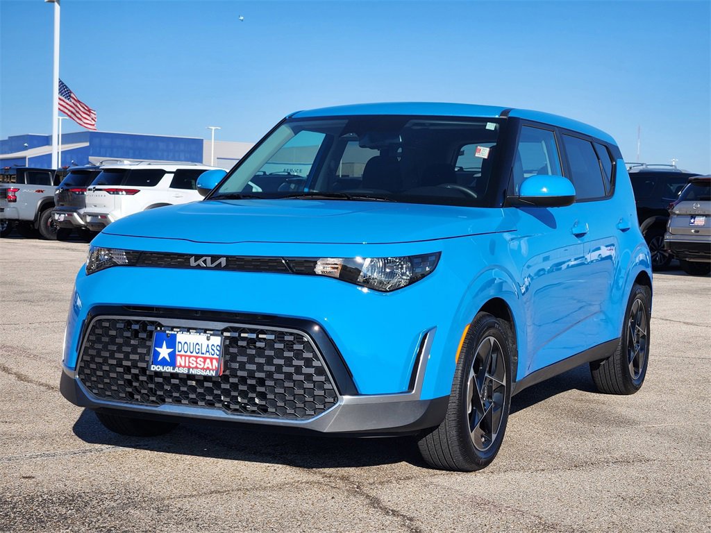 Used 2025 Kia Soul EX image 2