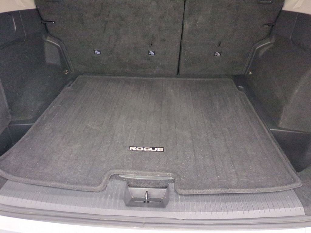 Used 2025 Nissan Rogue SV image 24