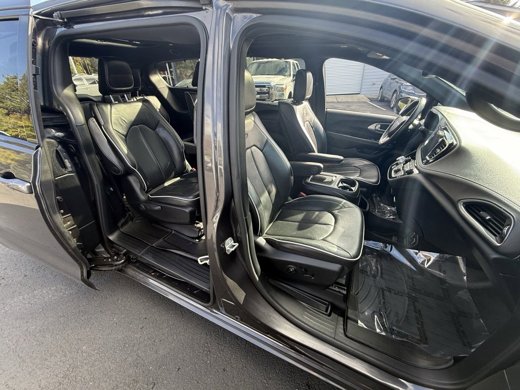 Used 2020 Chrysler Pacifica Limited w/ Advanced Safetytec Group image 30
