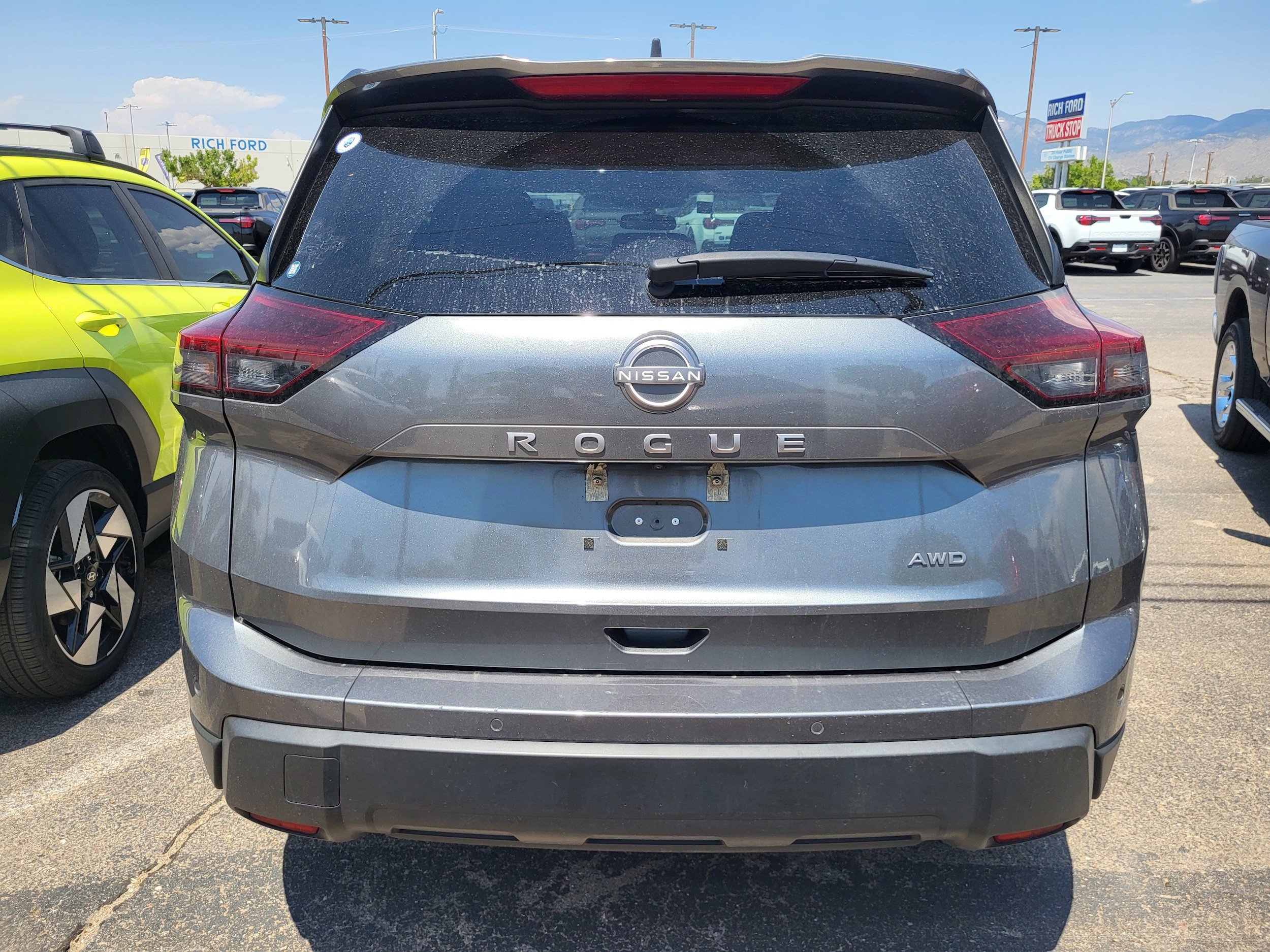 Used 2024 Nissan Rogue S AWD/4WD image 16