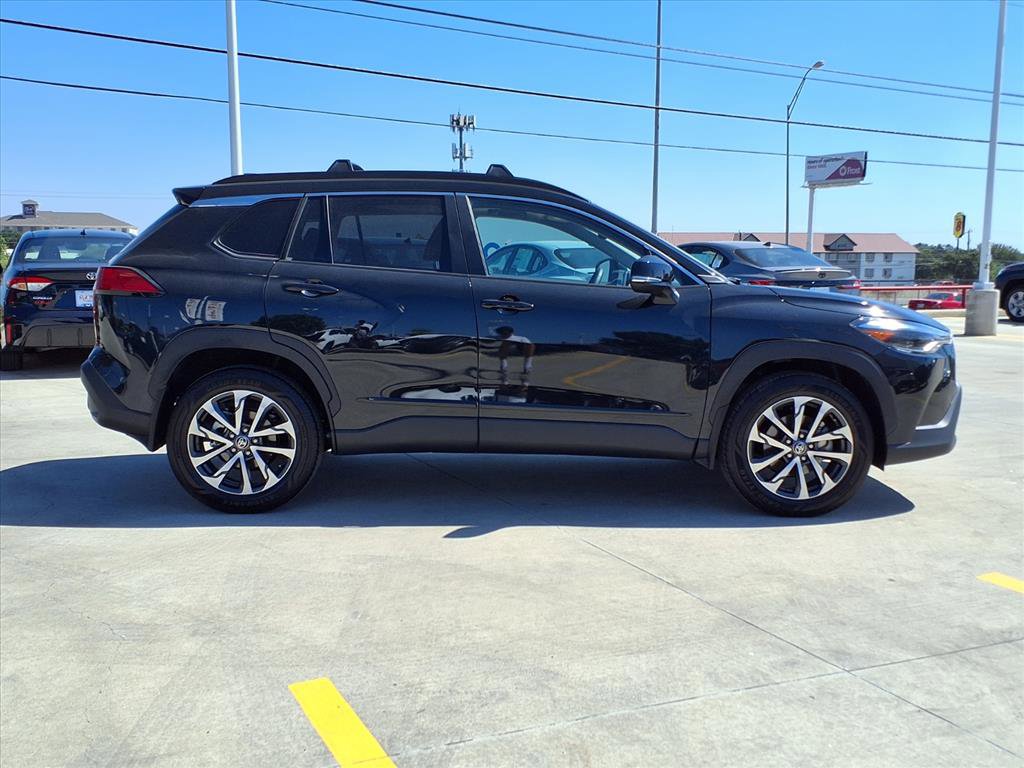 Certified 2025 Toyota Corolla Cross XLE image 4