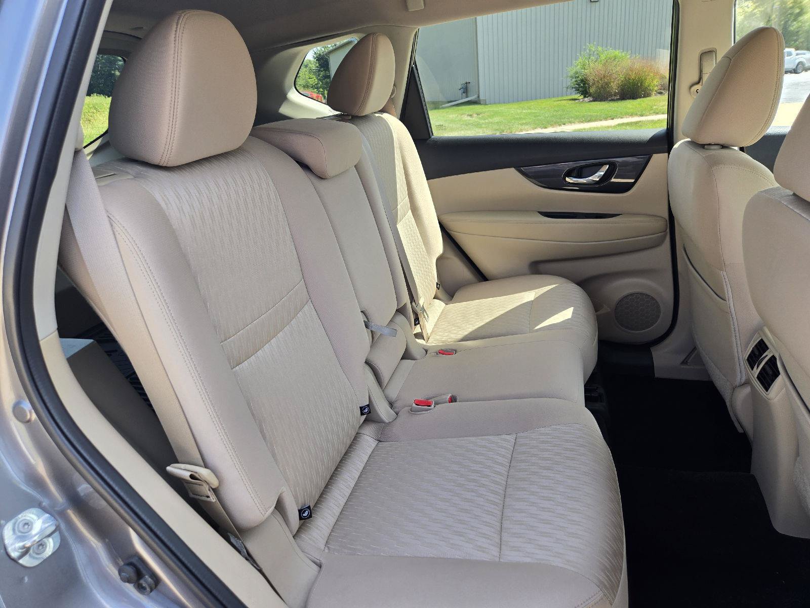 Used 2017 Nissan Rogue SV w/ SV Premium Package AWD/4WD image 27