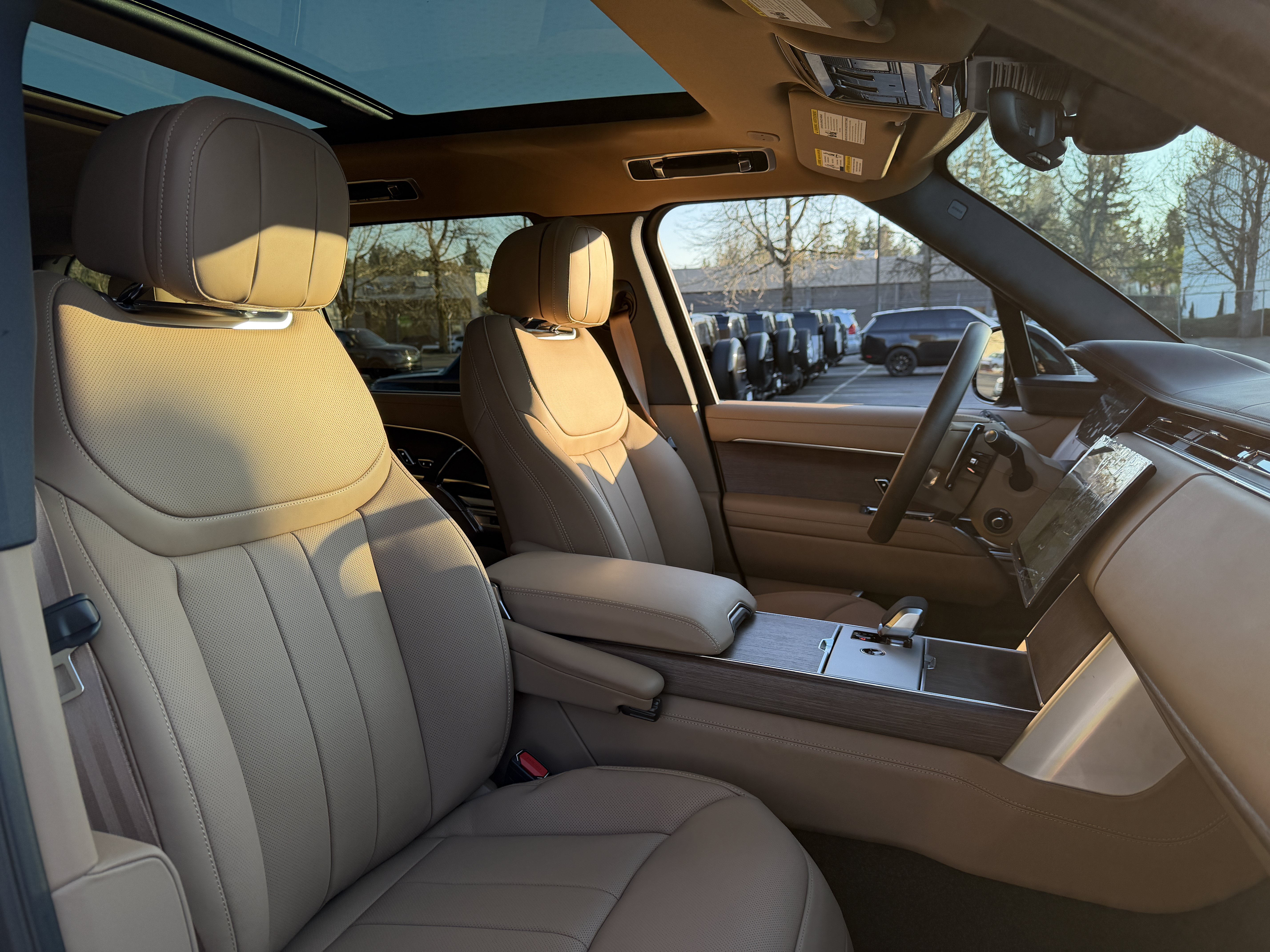 New 2026 Land Rover Range Rover Long Wheelbase SE AWD/4WD image 12