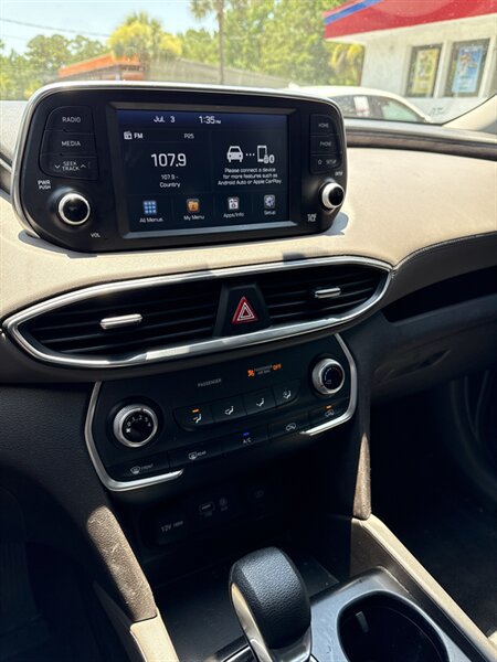 Used 2020 Hyundai Santa Fe SE FWD image 11