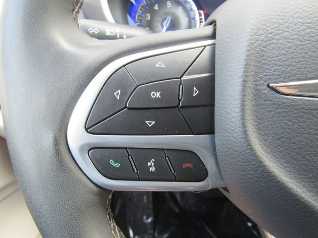Used 2024 Chrysler Pacifica Touring-L FWD image 43