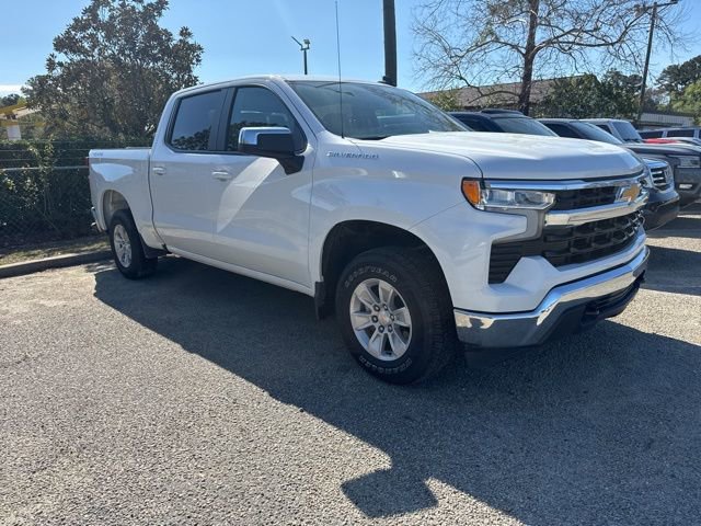 Used 2025 Chevrolet Silverado 1500 LT image 2