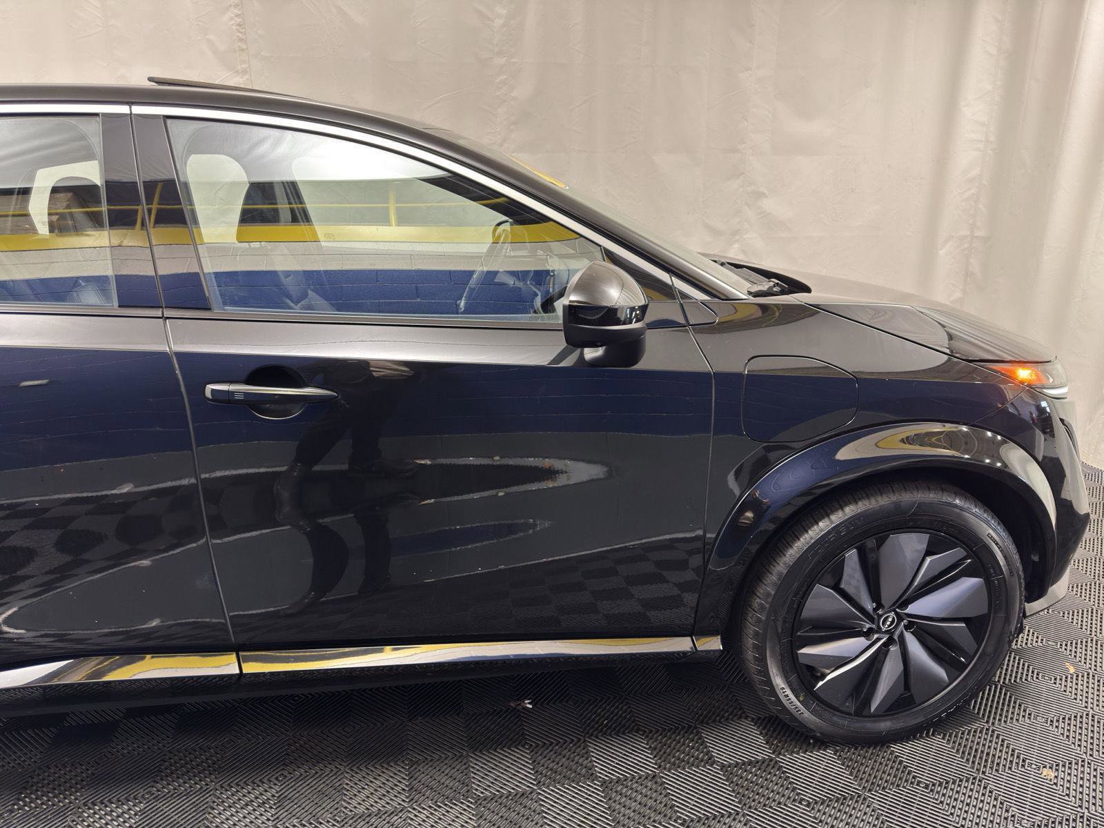 Used 2023 Nissan Ariya FWD image 14