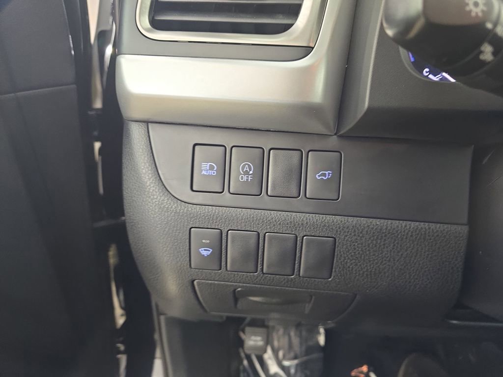 Used 2017 Toyota Highlander SE image 30