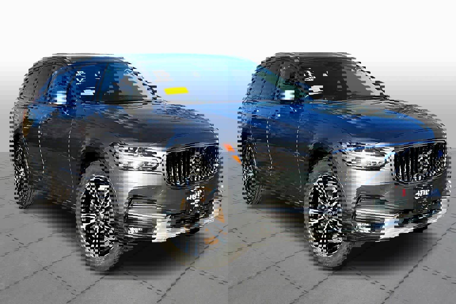 Used 2019 Volvo V90 T5 Cross Country w/ Protection Package Premier image 3