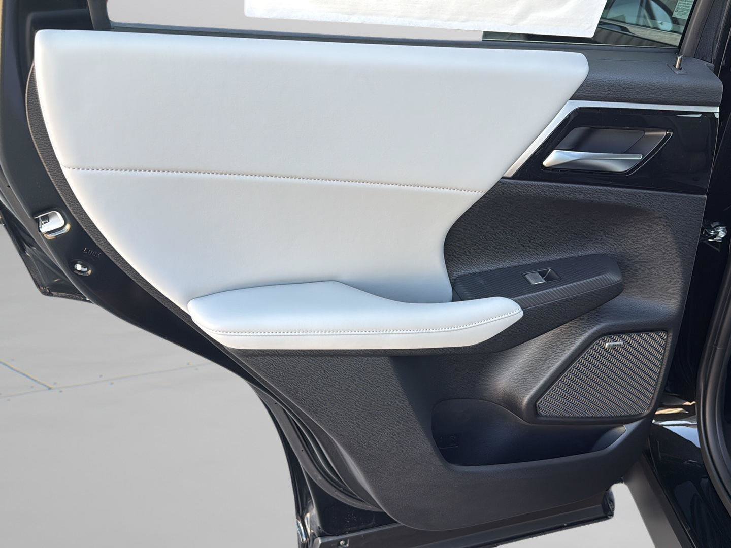 New 2026 Mitsubishi Outlander SE FWD image 29