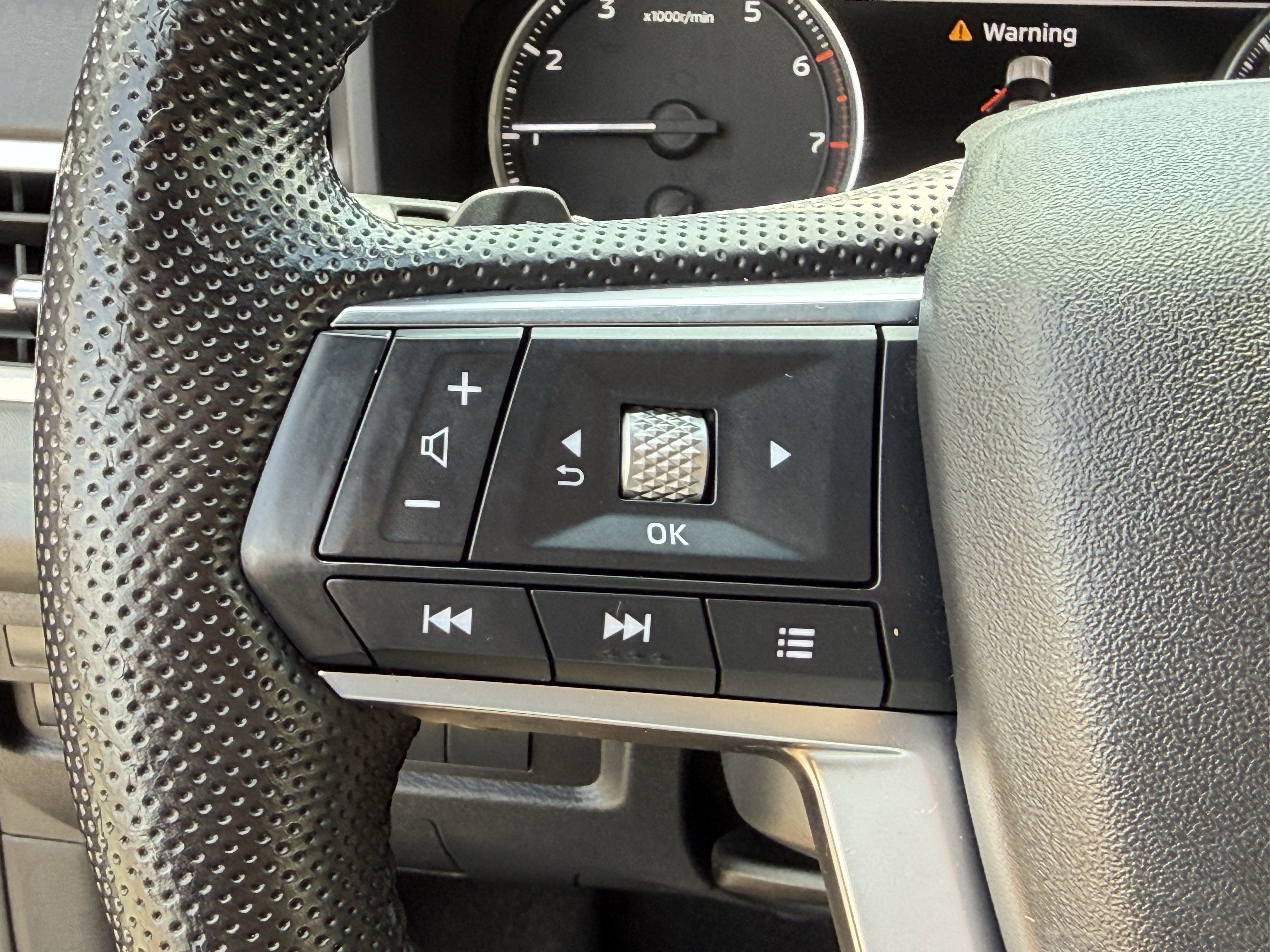 Used 2022 Mitsubishi Outlander SE image 16