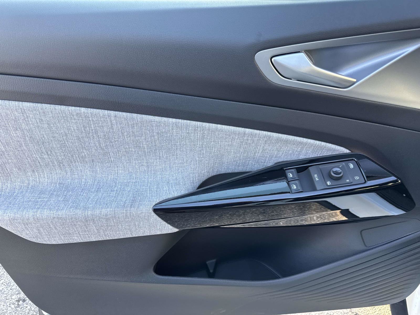 New 2026 Volkswagen ID.4 Pro RWD image 13