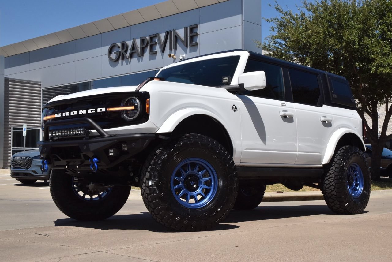 Used 2022 Ford Bronco Outer Banks AWD/4WD image 2