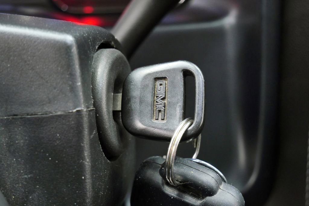 Used 2015 GMC Sierra 2500 SLT w/ Snow Plow Prep Package image 27