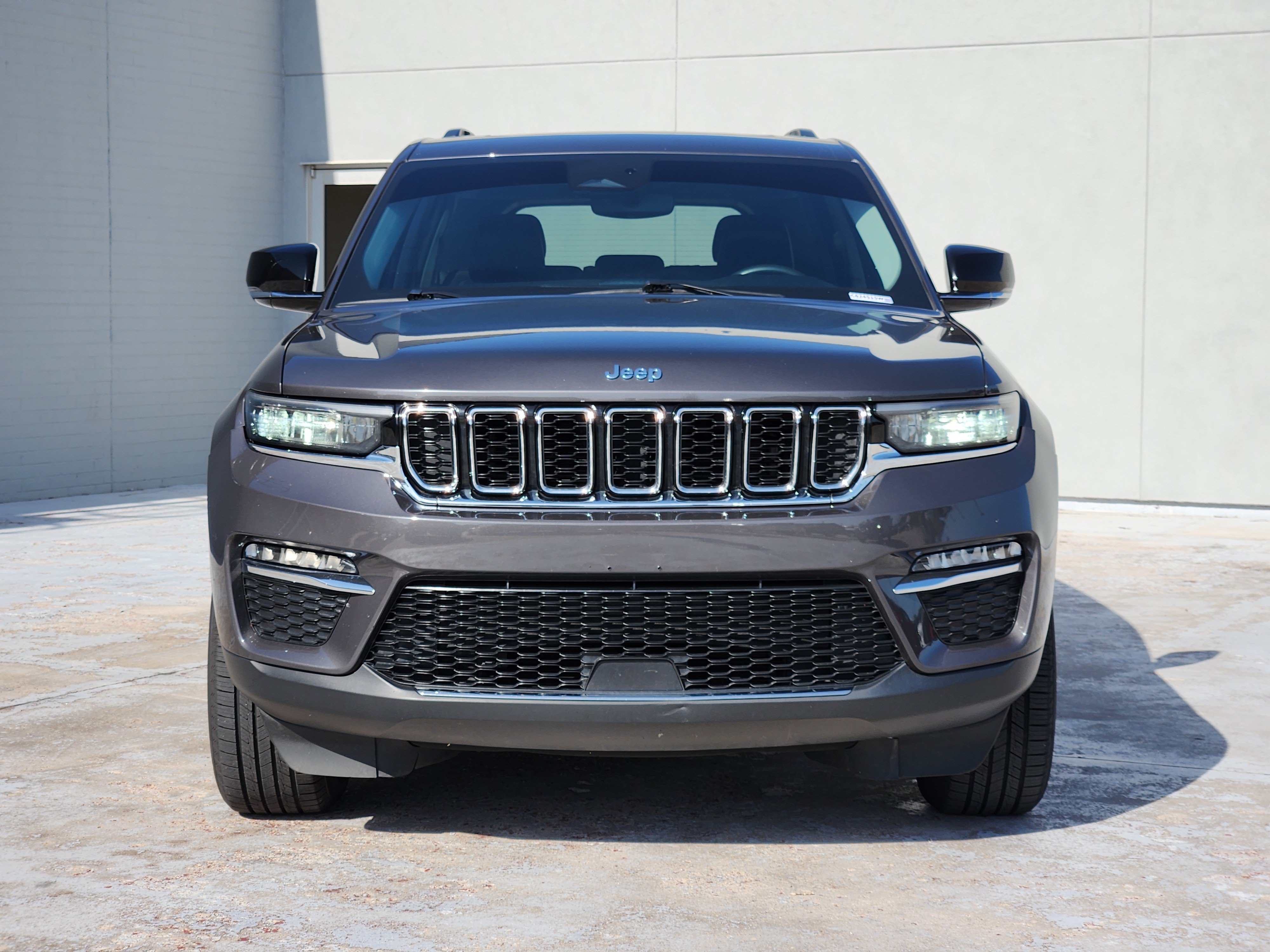 Used 2023 Jeep Grand Cherokee 4WD 4xe image 3