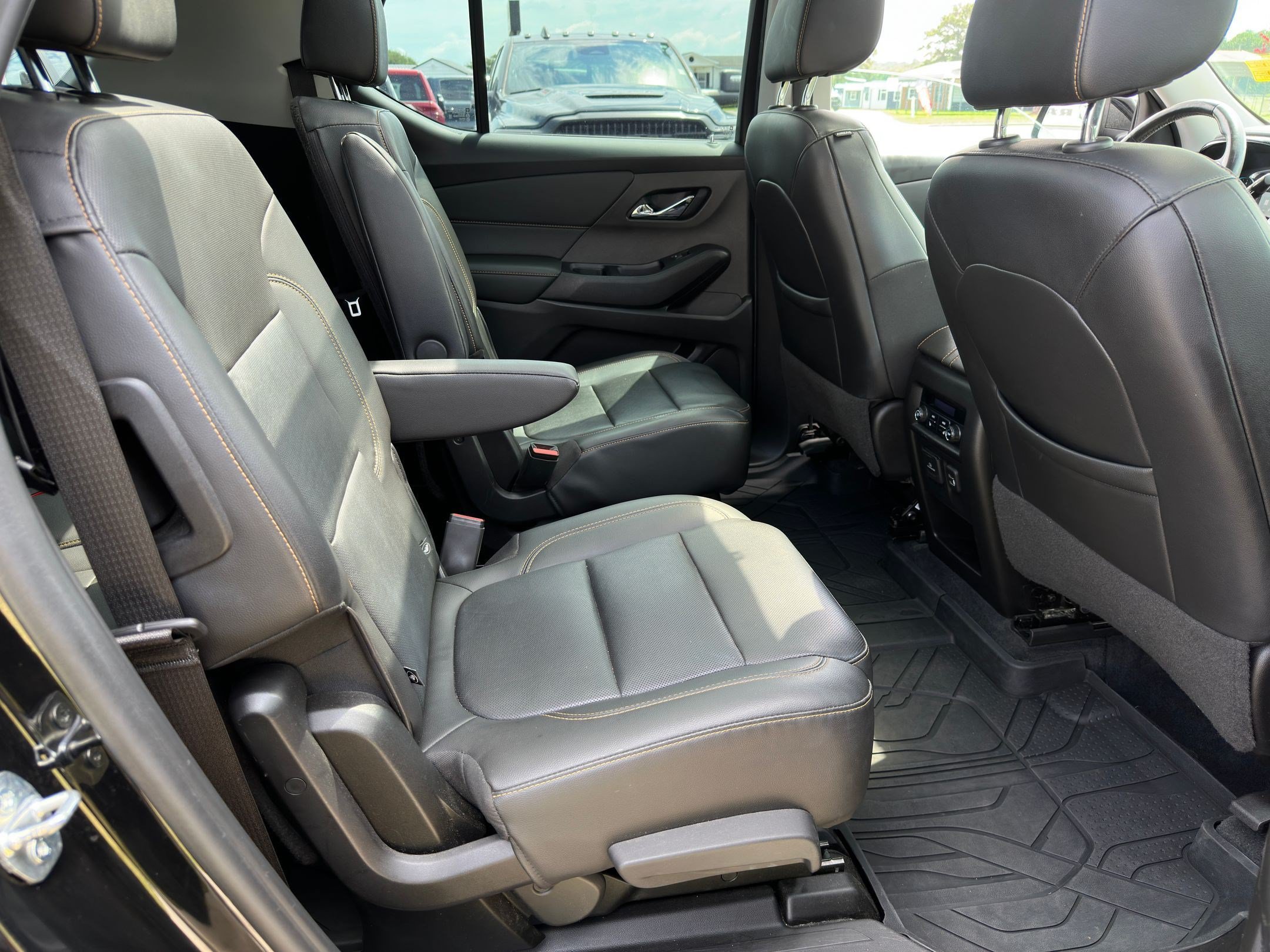 Used 2021 Chevrolet Traverse Premier w/ Redline Edition FWD image 23