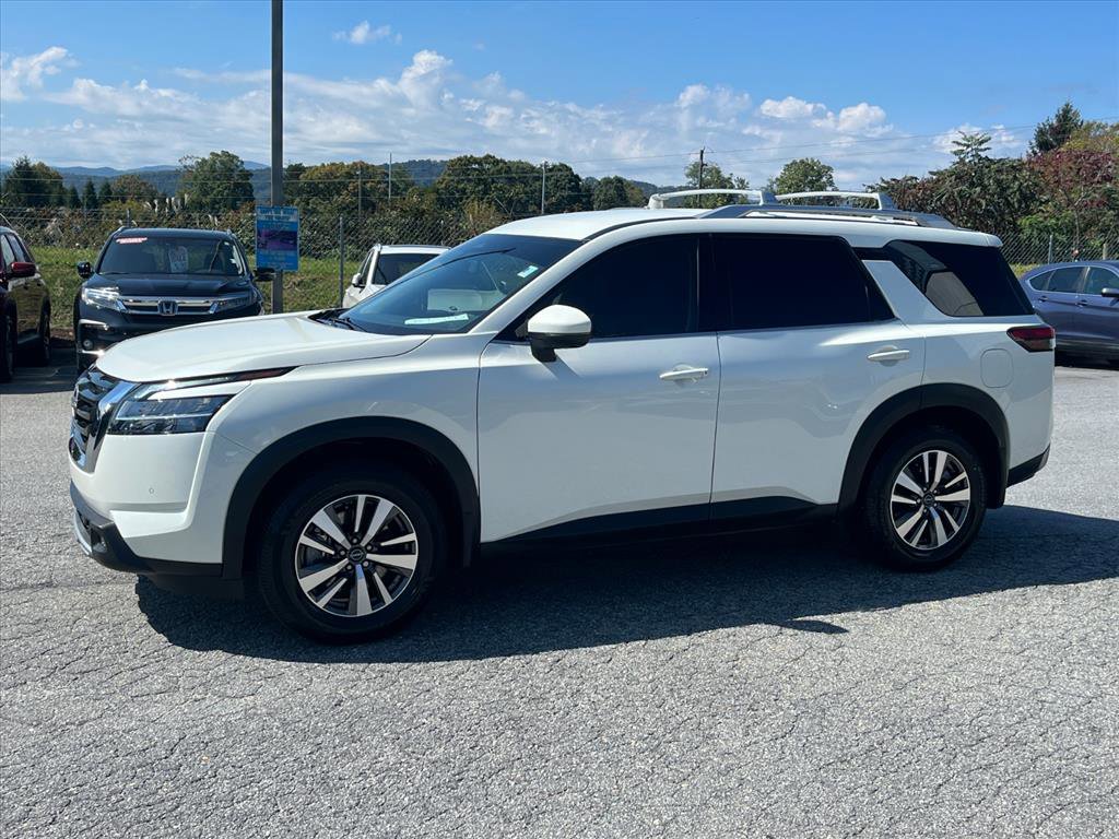 Used 2024 Nissan Pathfinder SL w/ Cargo Package image 4