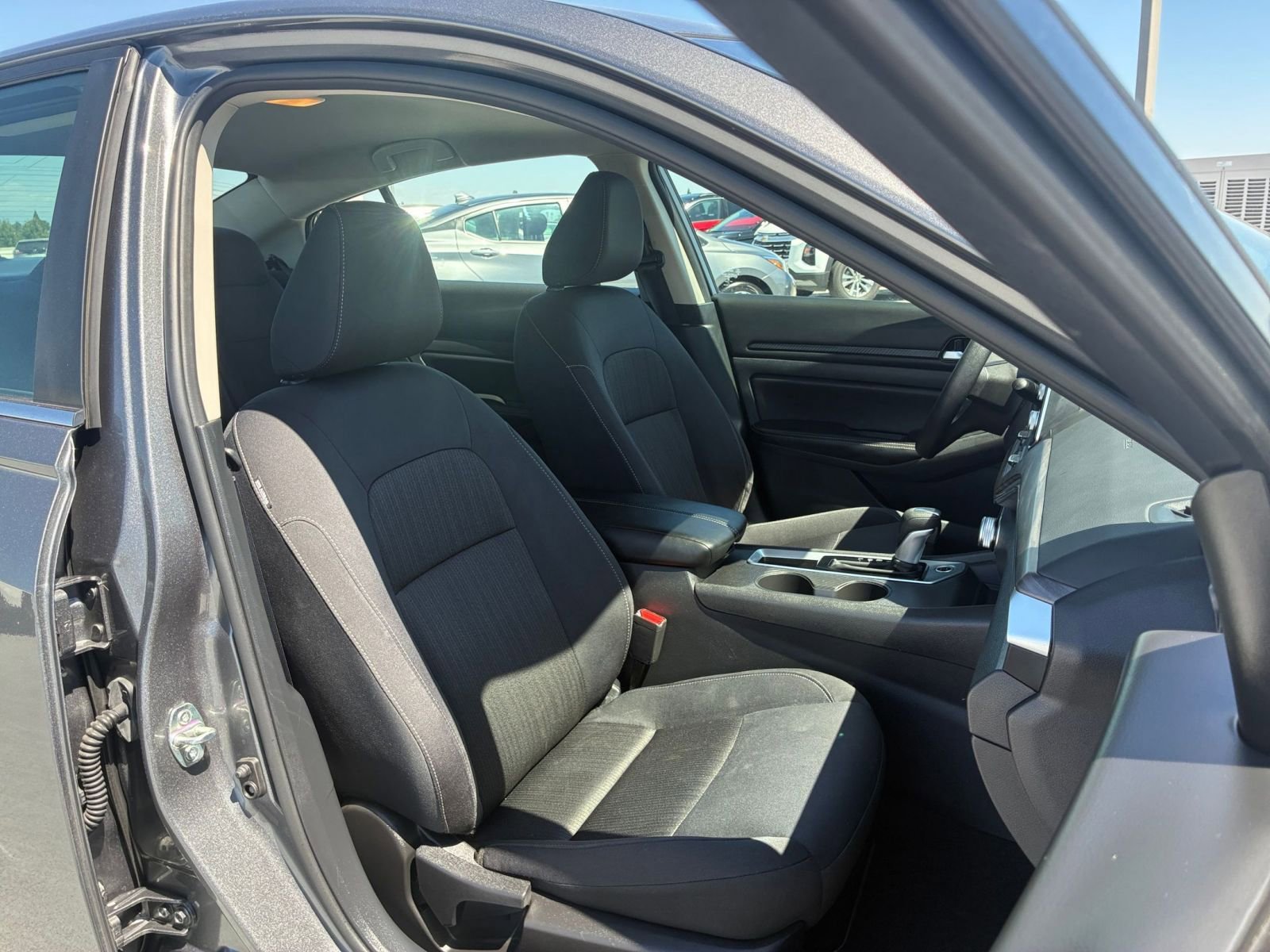 Used 2025 Nissan Altima 2.5 SV FWD image 36