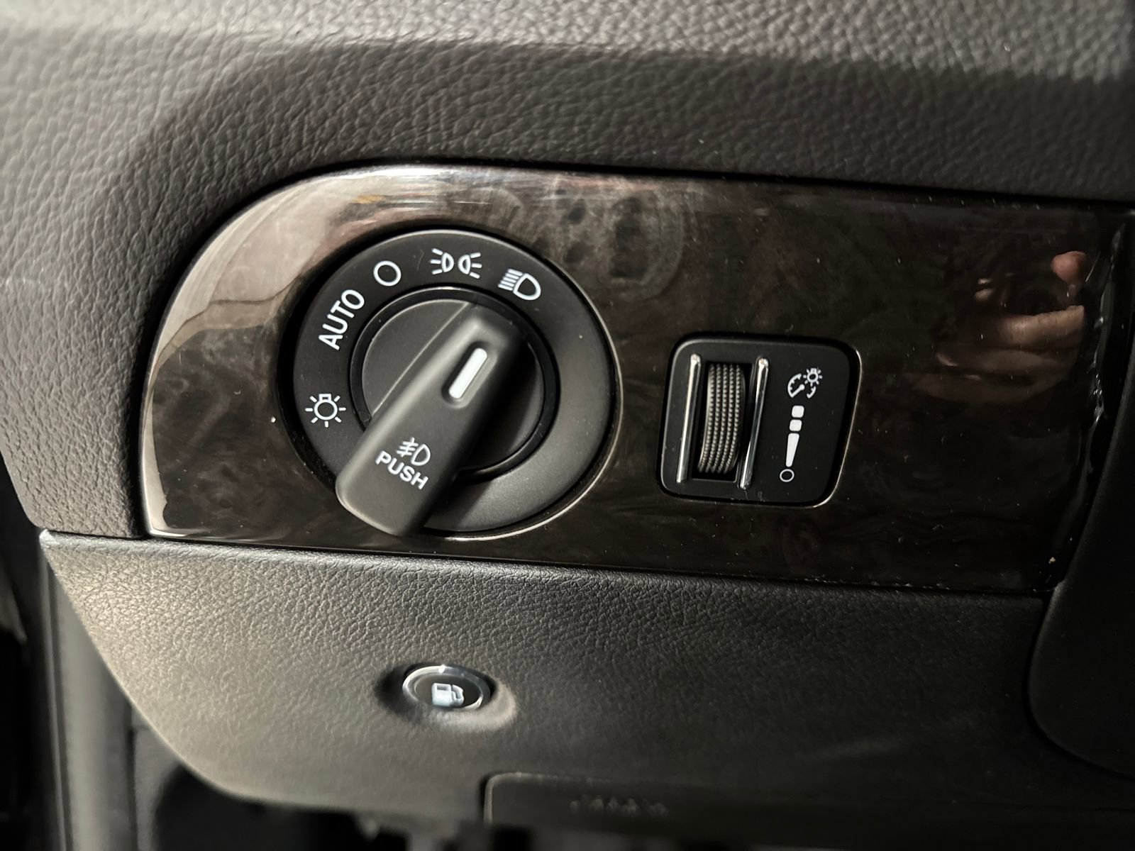 Used 2016 Dodge Durango Citadel w/ Premium Entertainment Group image 4