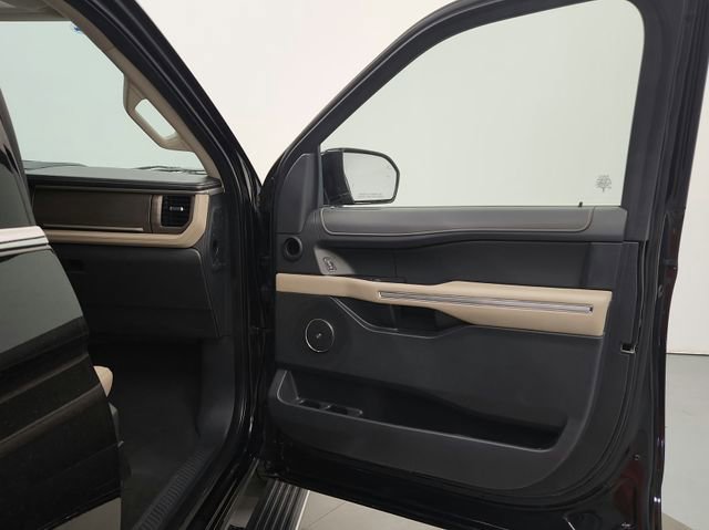 Used 2024 Ford Expedition Limited image 41