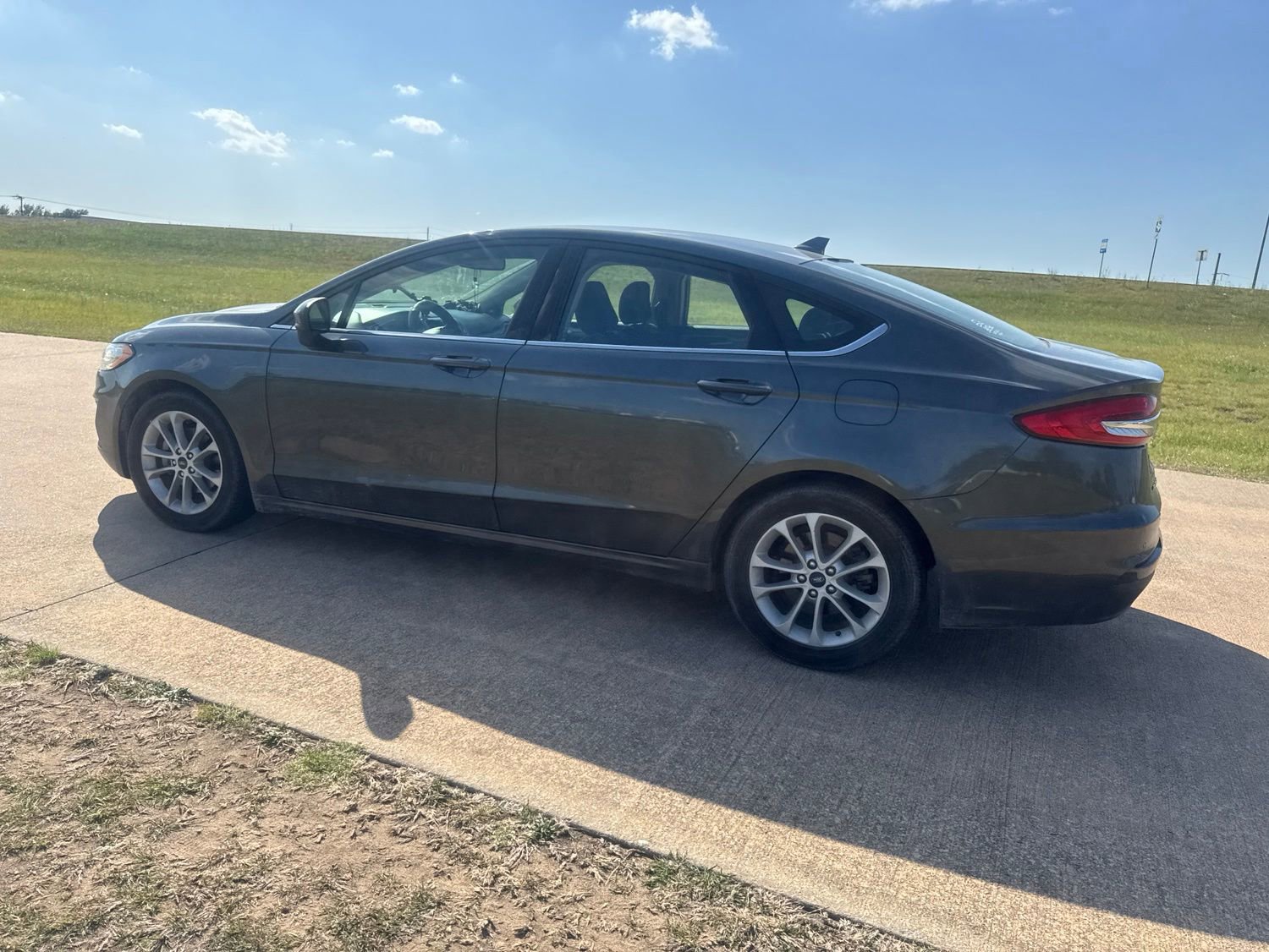 Used 2020 Ford Fusion SE FWD image 5