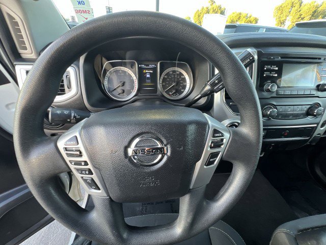 Used 2018 Nissan Titan SV image 11