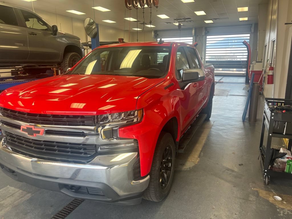 Used 2021 Chevrolet Silverado 1500 LT AWD/4WD image 2