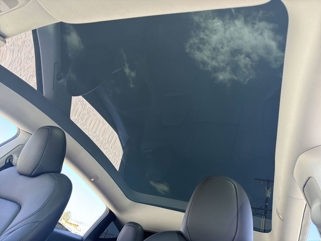 Used 2023 Tesla Model Y Performance AWD/4WD image 16