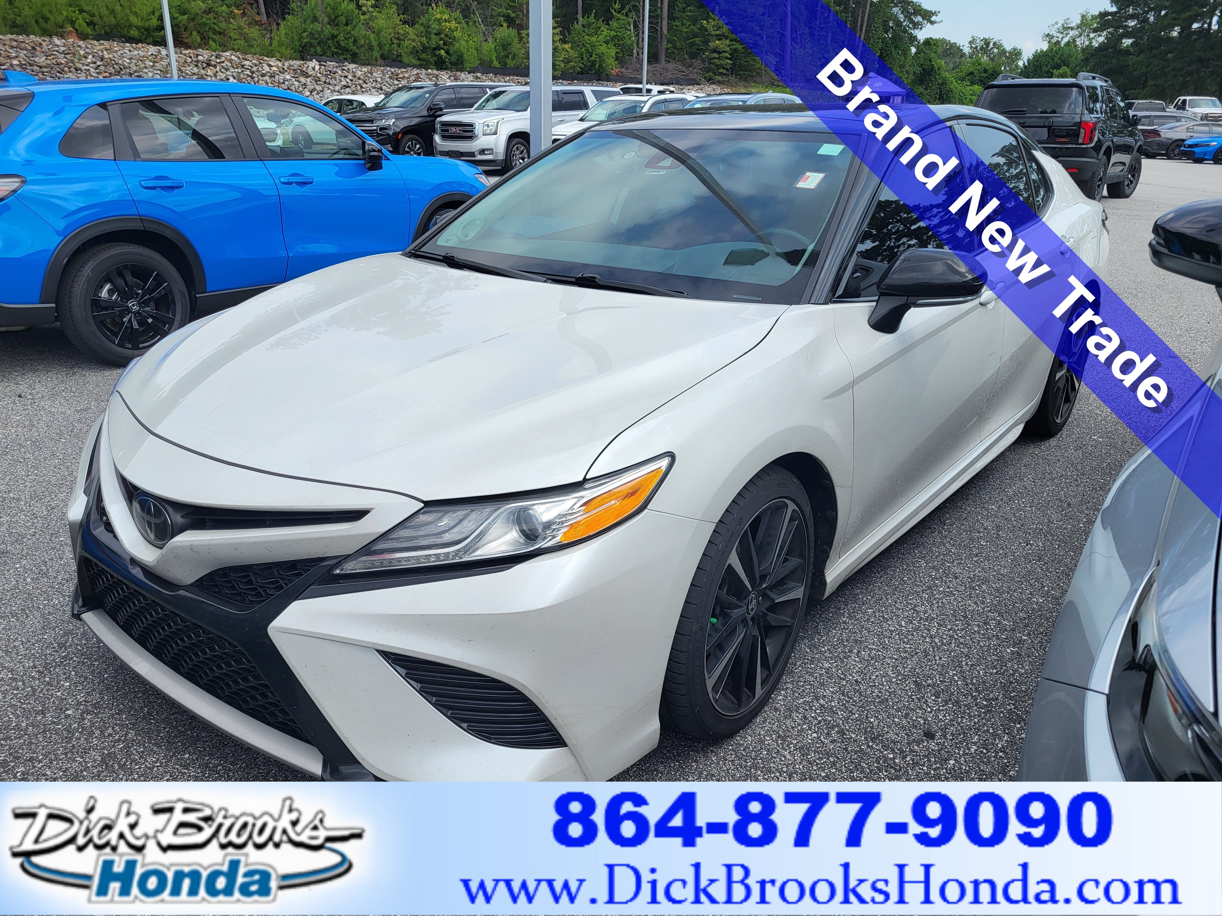 Used 2020 Toyota Camry XSE FWD image 1