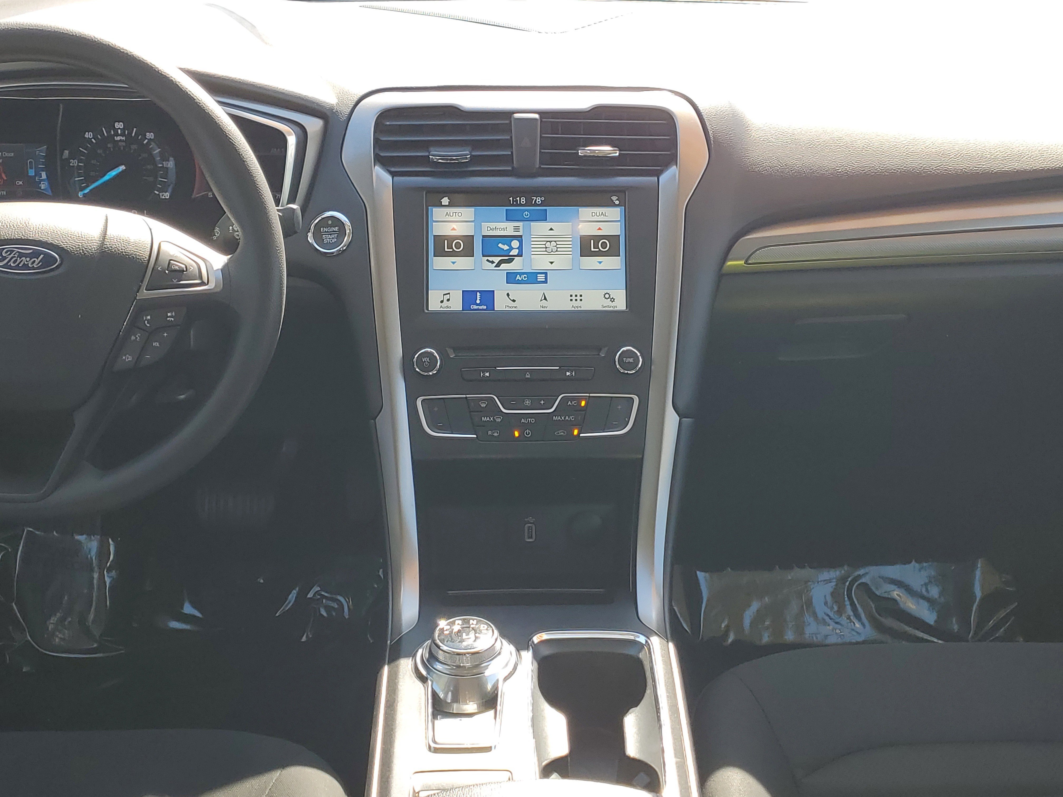 Used 2017 Ford Fusion SE image 16