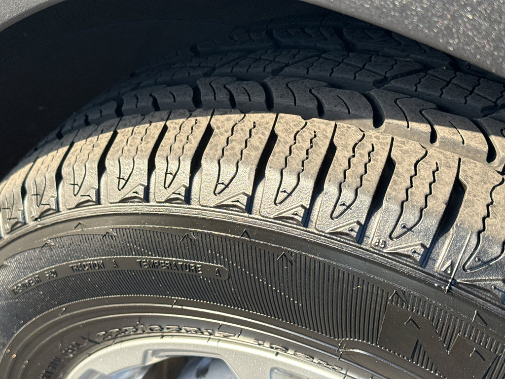 Used 2024 GMC Terrain SLE image 10