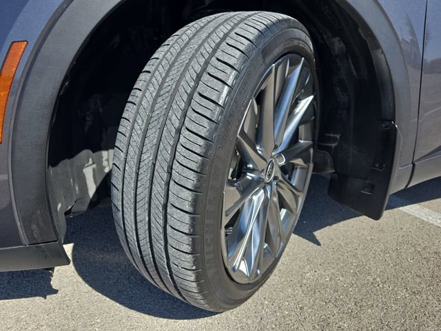 Used 2023 Toyota Crown Limited image 32