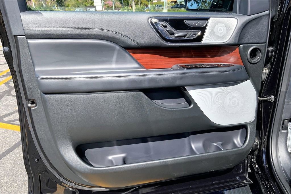 Used 2023 Lincoln Navigator Reserve image 21