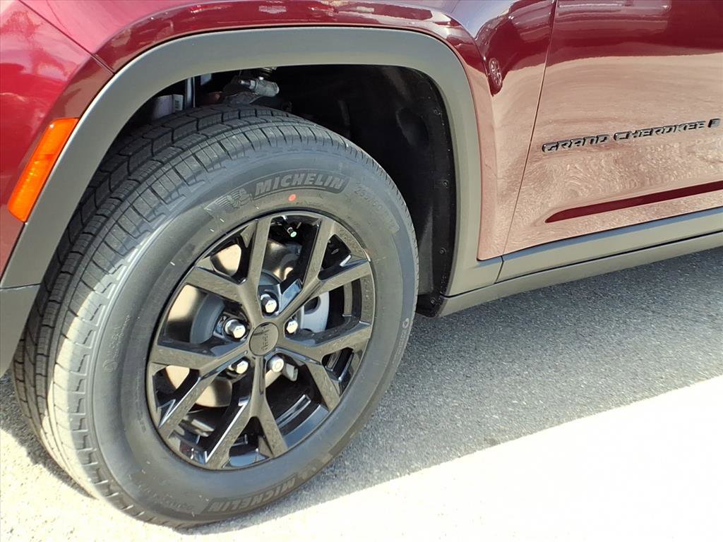 New 2026 Jeep Grand Cherokee Altitude image 10