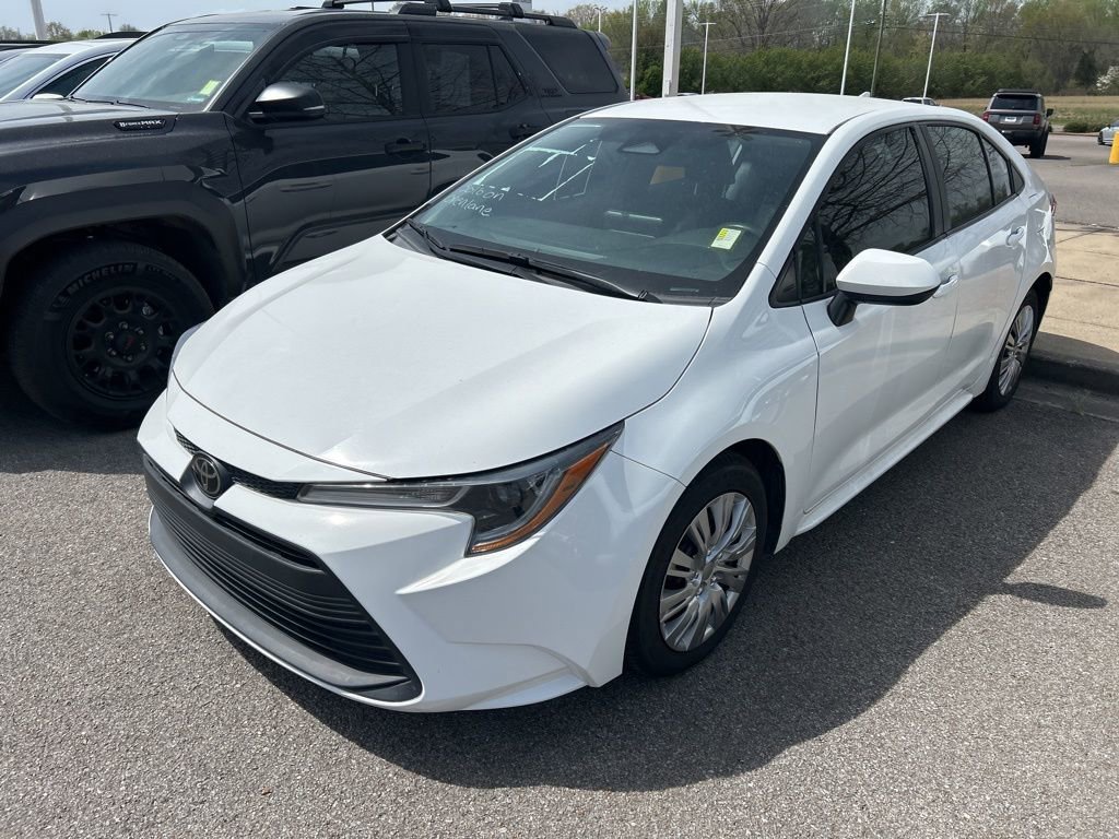 Used 2023 Toyota Corolla LE image 1