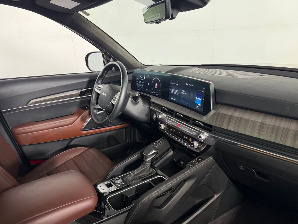 Used 2024 Kia Telluride SX Prestige w/ Towing Package image 32