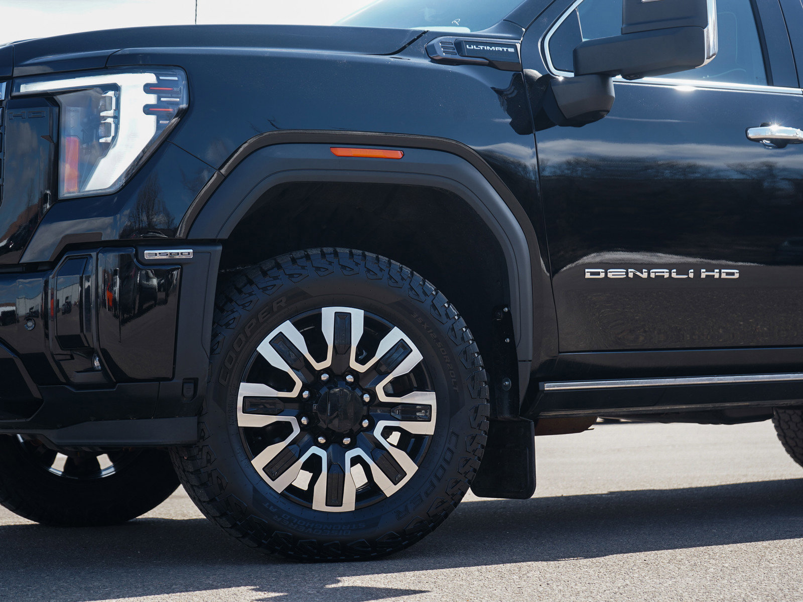 Used 2025 GMC Sierra 3500 Denali Ultimate image 37