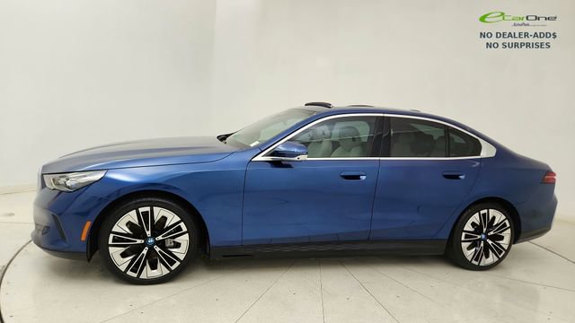 Used 2025 BMW i5 xDrive40 w/ Premium Package AWD/4WD image 3
