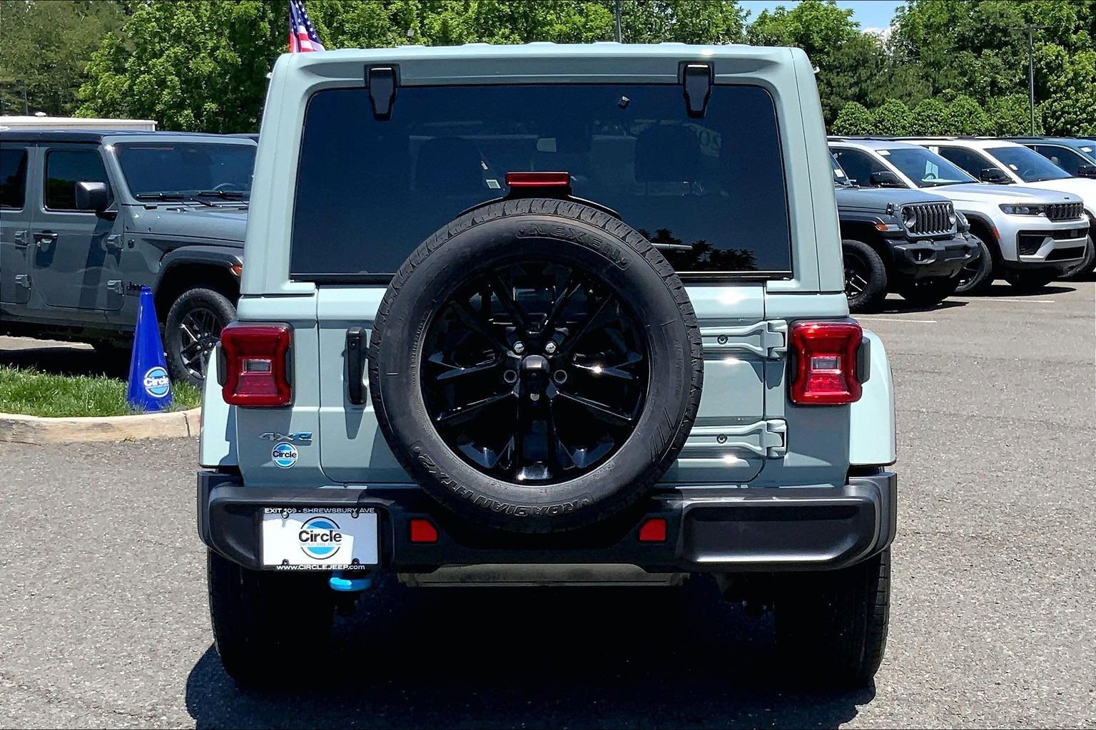 Used 2024 Jeep Wrangler Unlimited Sahara AWD/4WD image 4