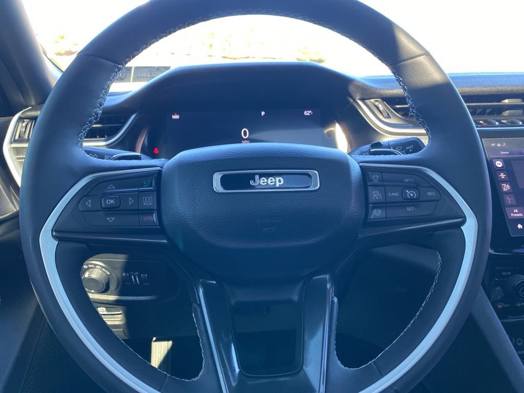 Used 2023 Jeep Grand Cherokee L Laredo image 30