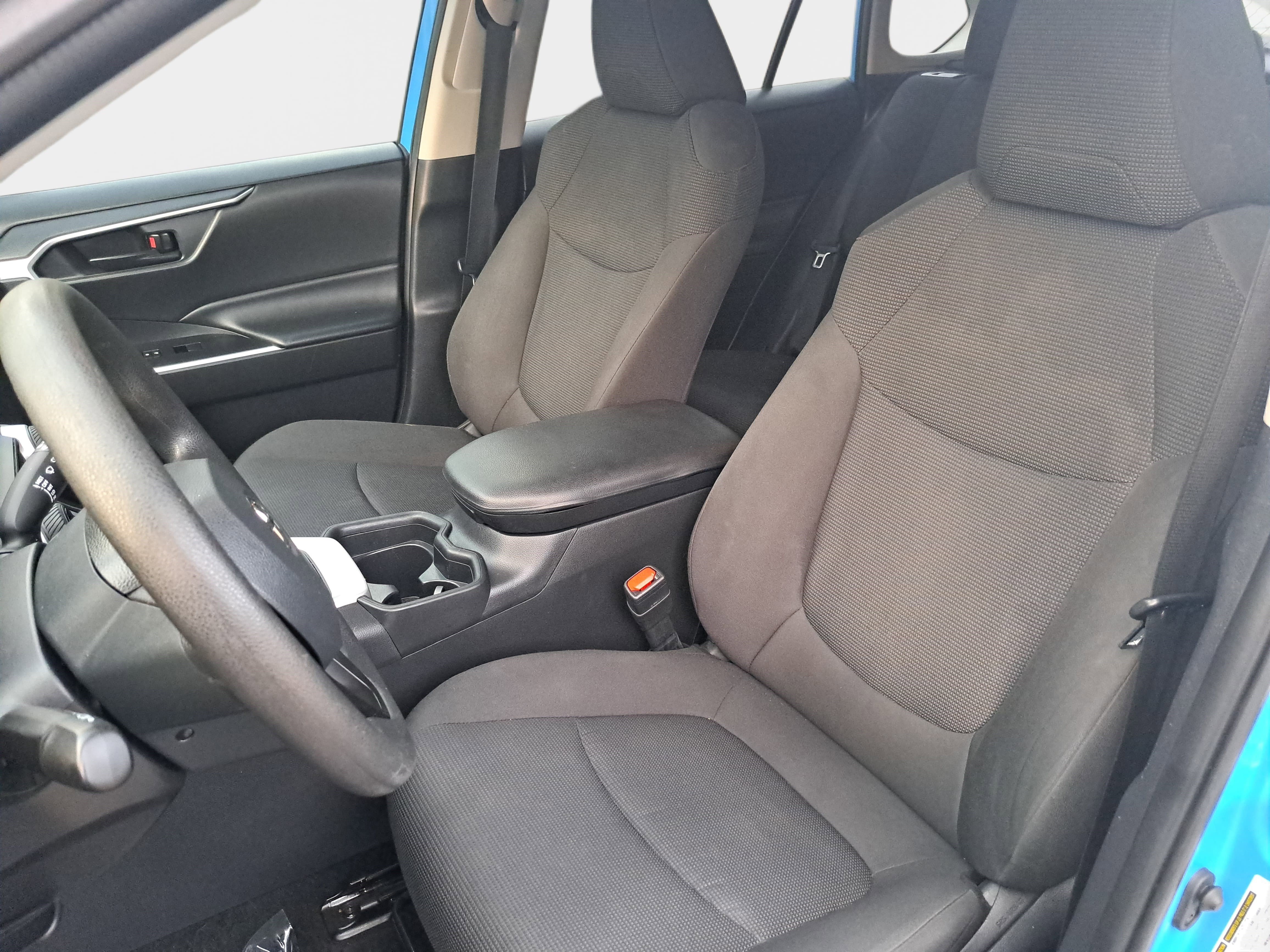 Used 2020 Toyota RAV4 LE image 14