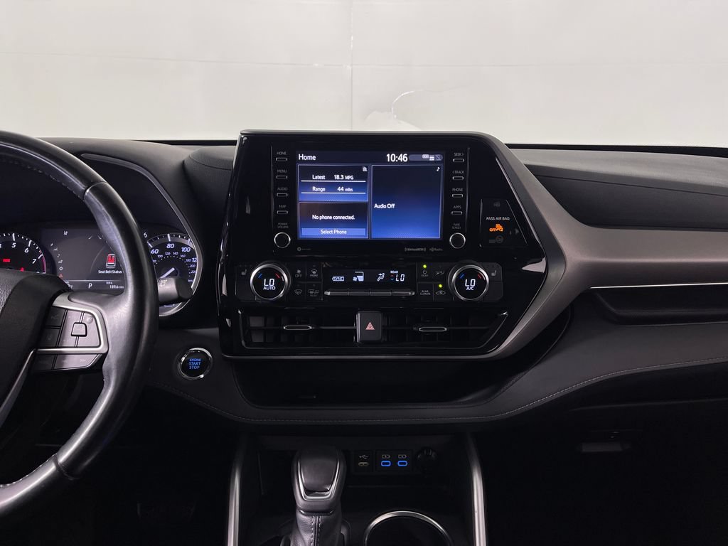 Used 2022 Toyota Highlander XLE FWD image 16