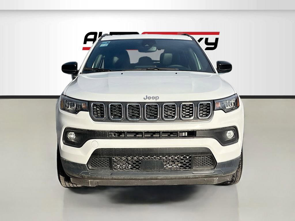 Used 2025 Jeep Compass Latitude image 2