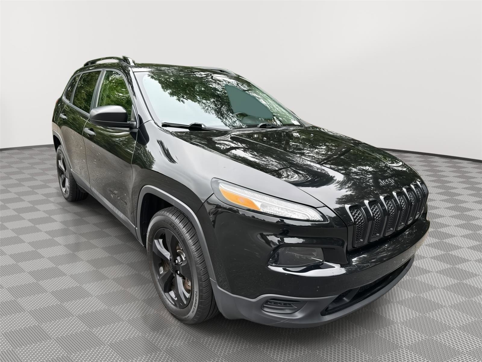 Used 2017 Jeep Cherokee Sport w/ Cold Weather Group AWD/4WD image 4