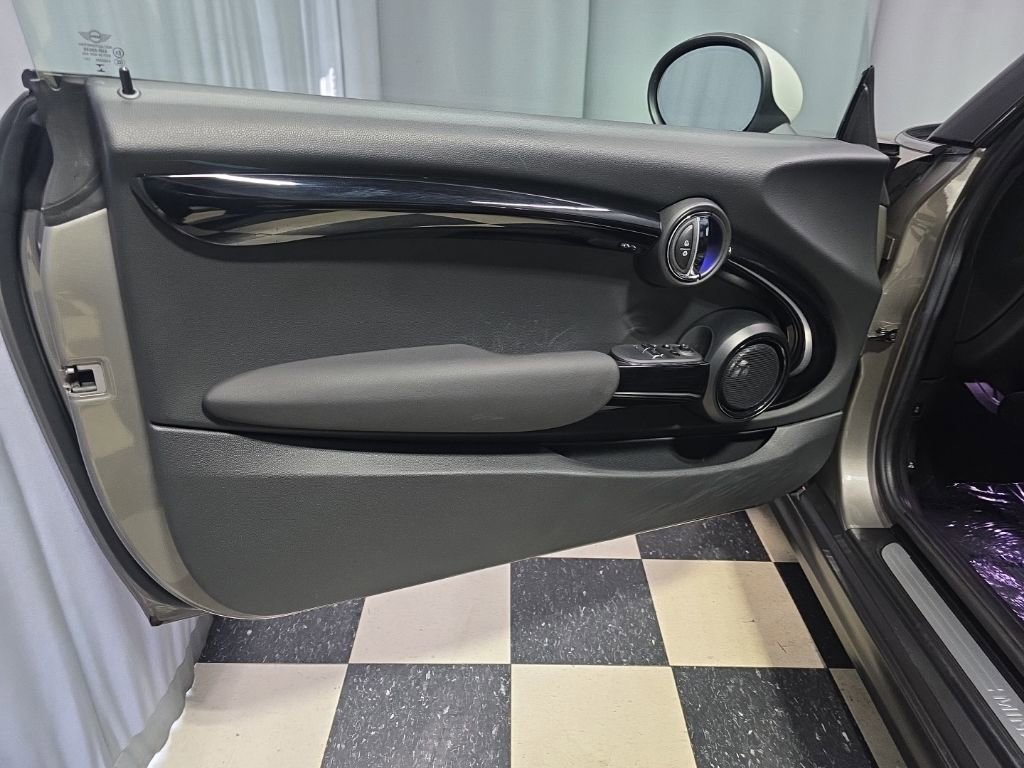 Used 2019 MINI Cooper 2-Door Hardtop w/ Premium Package image 10