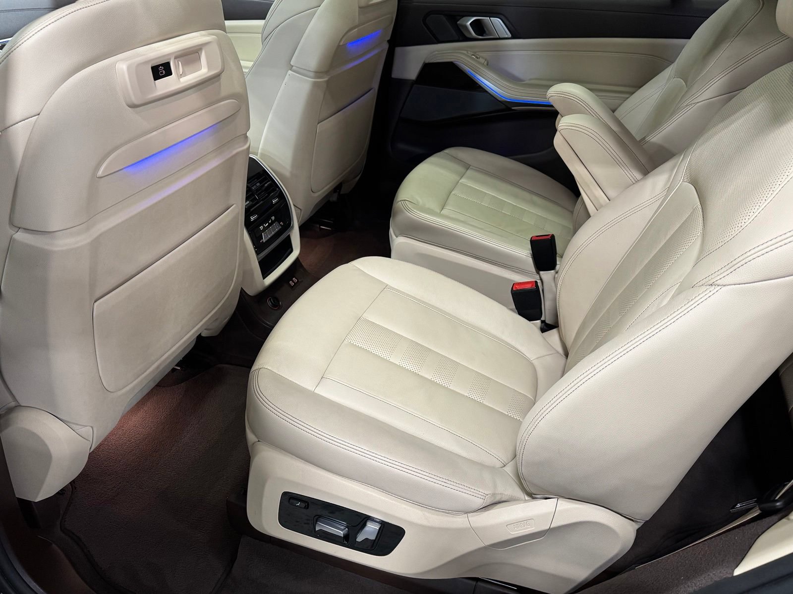 Used 2019 BMW X7 xDrive50i w/ Dynamic Handling Package AWD/4WD image 40