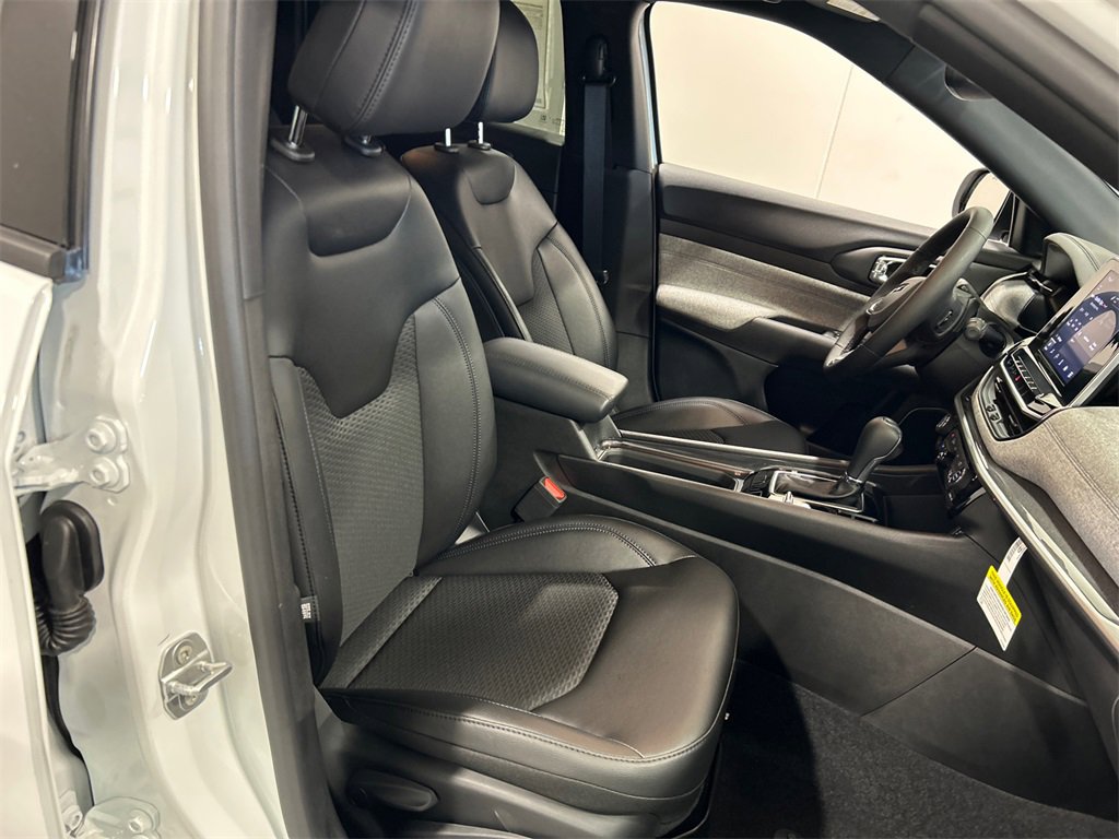 New 2025 Jeep Compass Latitude w/ Convenience Group image 35