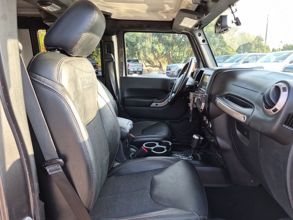 Used 2016 Jeep Wrangler Unlimited Sahara AWD/4WD image 41